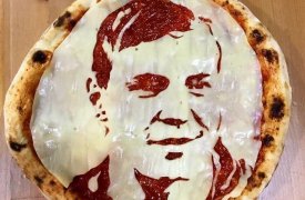 Перед матчем Россия-Уругвай испекли пиццу с портретом Артема Дзюбы