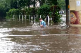Как туляки купаются в лужах. Продолжение