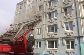 В Новомосковске 11 пожарных тушили горящую квартиру