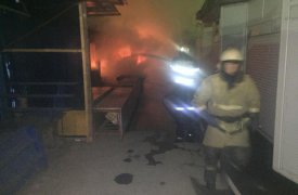 На улице Коминтерна в Туле загорелись металлические контейнеры