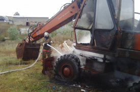 В Тульской области сгорел экскаватор