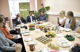 Юрий Цкипури и Евгений Авилов поздравили коллектив газеты «Центр 71» с пятилетием