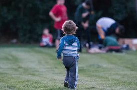 В Новомосковске родители бьют тревогу: неизвестные люди похищают детей