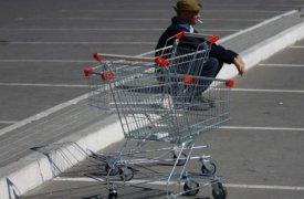 В Узловой злоумышленник «угнал» из супермаркета тележку с чужой барсеткой