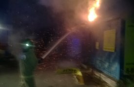 В рабочем поселке Заокский загорелось строение