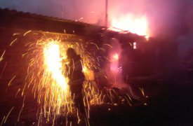 Ранним утром в Новомосковске пылали сараи