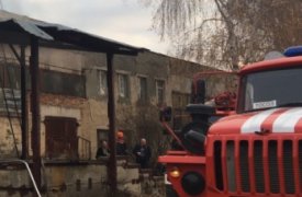 В деревне Старая Колпна загорелось нежилое строение