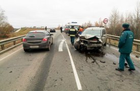 Под Тулой три человека пострадали при столкновении «Ларгуса» и «Семерки»