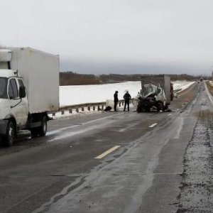 Женщина пострадала в результате столкновения двух грузовиков в Ясногорском районе