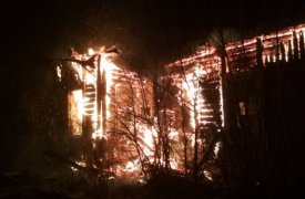 12 человек тушили горящее здание в микрорайоне Солнечный в Туле