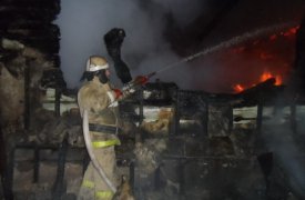 В Суворовском районе 11 пожарных тушили жилой дом