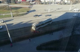В районе площади Победы в Туле с рельсов сошел трамвай