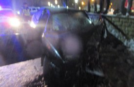 В Туле молодой человек без прав влетел на «Саманде» в бетонное ограждение