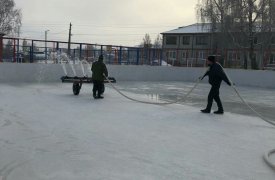 В селе Федоровка в Туле залили каток