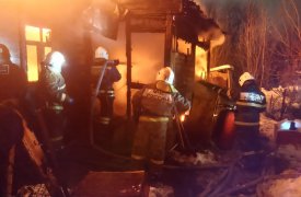 Горящий дом по улице Томпа в Туле тушили 18 человек