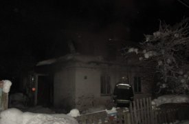 Ночью в Донском 12 огнеборцев тушили жилой дом