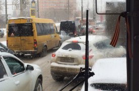 Тула застряла в пробке: из-за сильного снегопада туляки опаздывают на работу