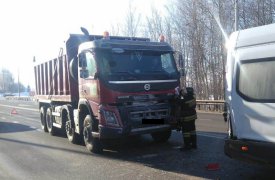 Под Тулой столкнулись два микроавтобуса и грузовик