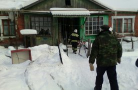 При пожаре в бараке в Суворовском районе пострадал человек