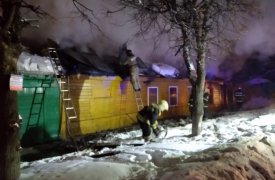 18 человек тушили горящий дом на пересечении Жуковского и Пушкинской: есть пострадавший