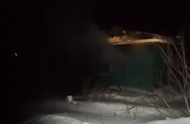 В Киреевском районе загорелся расселенный барак