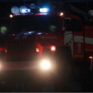 10 пожарных тушили горящий дом в Ясногорском районе