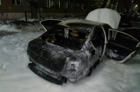 11 человек тушили горящую 