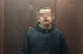 В Туле поймали мужчину, который разбил остановочный павильон на проспекте Ленина