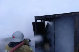 Огонь уничтожил баню в селе Дмитриевское