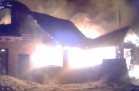 В Туле горящую баню тушили 20 человек