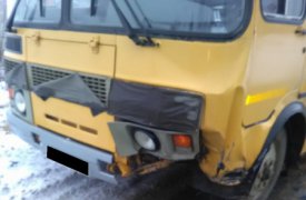 В Щекино «ВАЗ» столкнулся со школьным автобусом