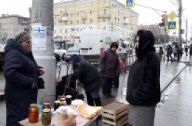 В Заречье разогнали уличных торговцев на улице Октябрьская