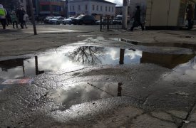 На одной из тульских улиц проваливается асфальт