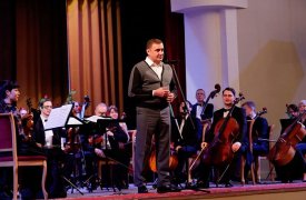 Жительниц Тульской области с 8 марта поздравил Алексей Дюмин