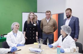 Алексей Дюмин посетил Клуб науки и молочный комбинат в Узловском районе