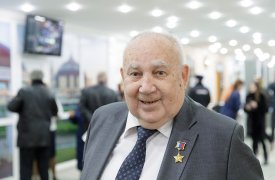 Алексей Дюмин поздравил Николая Макаровца с юбилеем