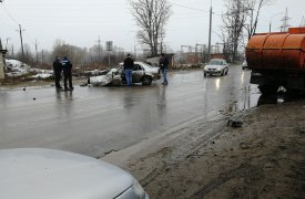 Подробности ДТП с мусоровозом: водитель легковушки объезжал собаку