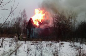 В горящем доме в Киреевске пострадал человек