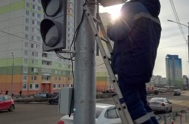 В Туле по просьбам жителей установили светофор на улице Хворостухина