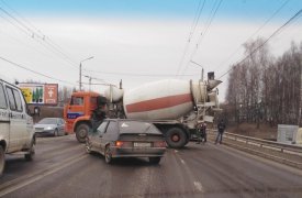 В Туле бетономешалка помешала проехать «восьмерке»