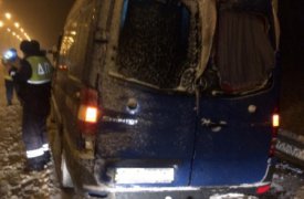 Ночью под Тулой микроавтобус «Мерседес» влетел в ограждение