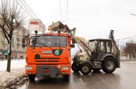 В Туле продолжают убирать оставшийся снег