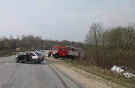 Автоледи на «девятке» столкнула «Приору» в кювет