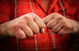 В Новомосковске пьяный брат до смерти забил сестру