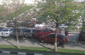 В Туле автоледи протаранила три иномарки на стоянке у «белого дома»