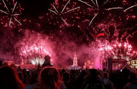 День Победы в Туле завершился шоу фонтанов и праздничным салютом