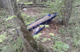 Туляк нашел в лесополосе разбросанные гробы