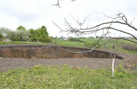 Геологи выясняют причину провала в селе Дедилово Тульской области