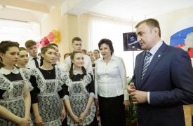 Губернатор Алексей Дюмин поздравил тульских школьников с Последним звонком