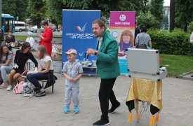 Тульские активисты ОНФ передали областной детской библиотеке несколько десятков новых книг